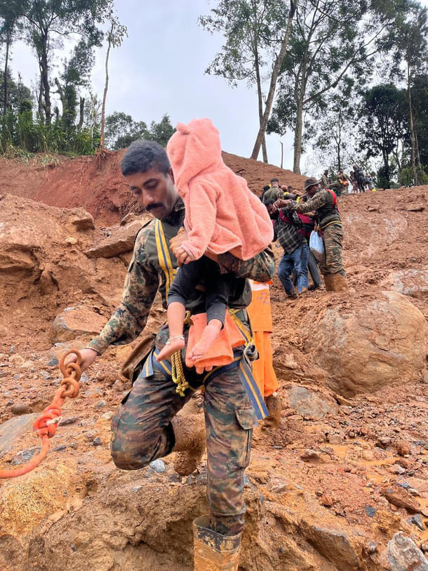 Indian Army soldiers rescuing stranded citizens